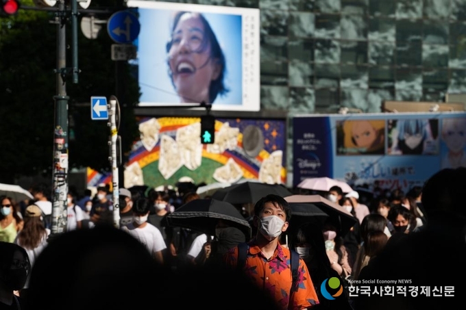 마스크를 슨 행인들이 지난 7월 29일 일본 도교 시부야 거리를 걷고 있다. (사진 /신하통신)