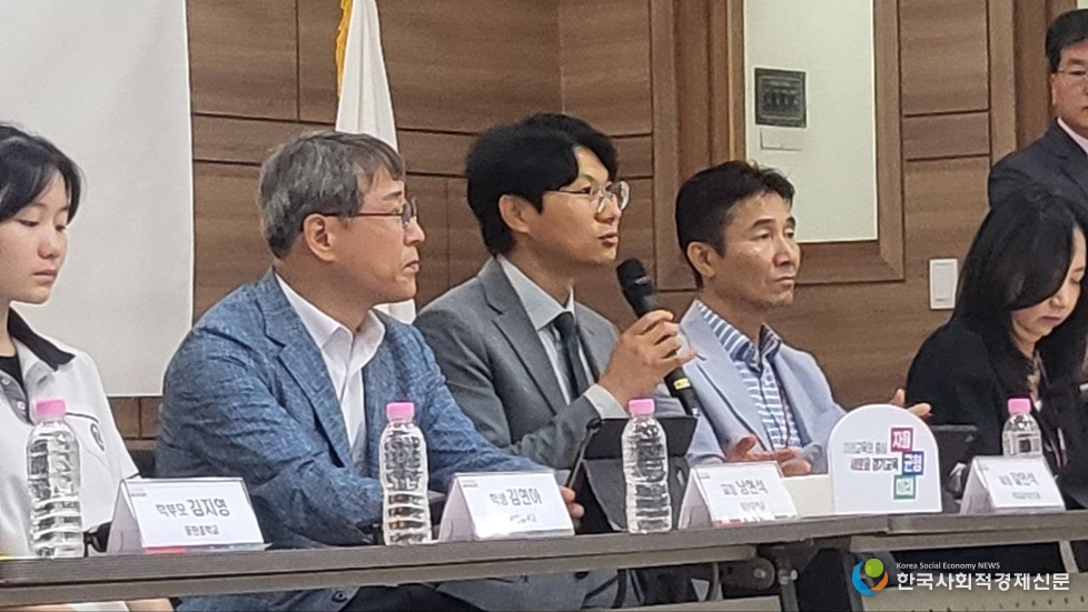 (사진)경기도교육청 17일 동탄중학굥에서 경기도 자율선택급식 정책 확대 추진 계획 발표