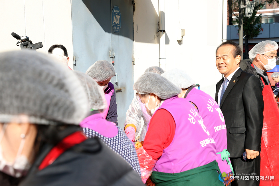 (사진) 성남농협 김장담그기 행사<br>
현장 사진 