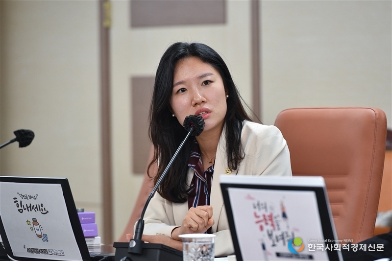 (사진)서울특별시의회 교육위원회<br>
이소라 의원 질의