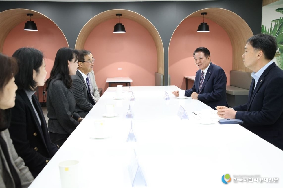 (사진)최대호 시장은 지난 5일 관내 고등학교장과의 간담회