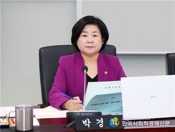 (사진)성남시의회 박경희 의원 학교청소년복지<br>
상담사업 예산 증액 이끌어