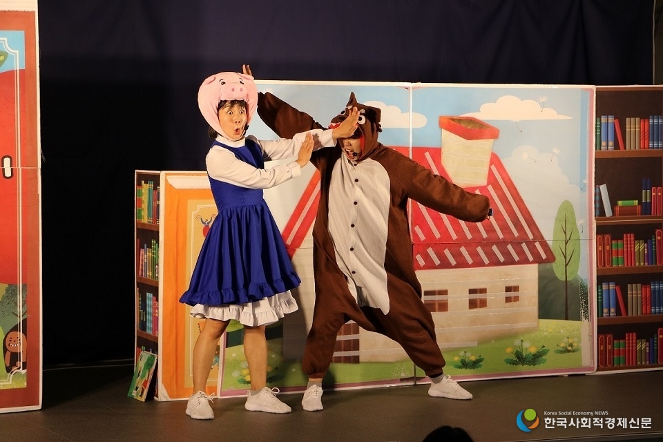 (사진) 유아 위한 공연·독서 연계 프로그램 ‘보고 또 보고’ 운영"