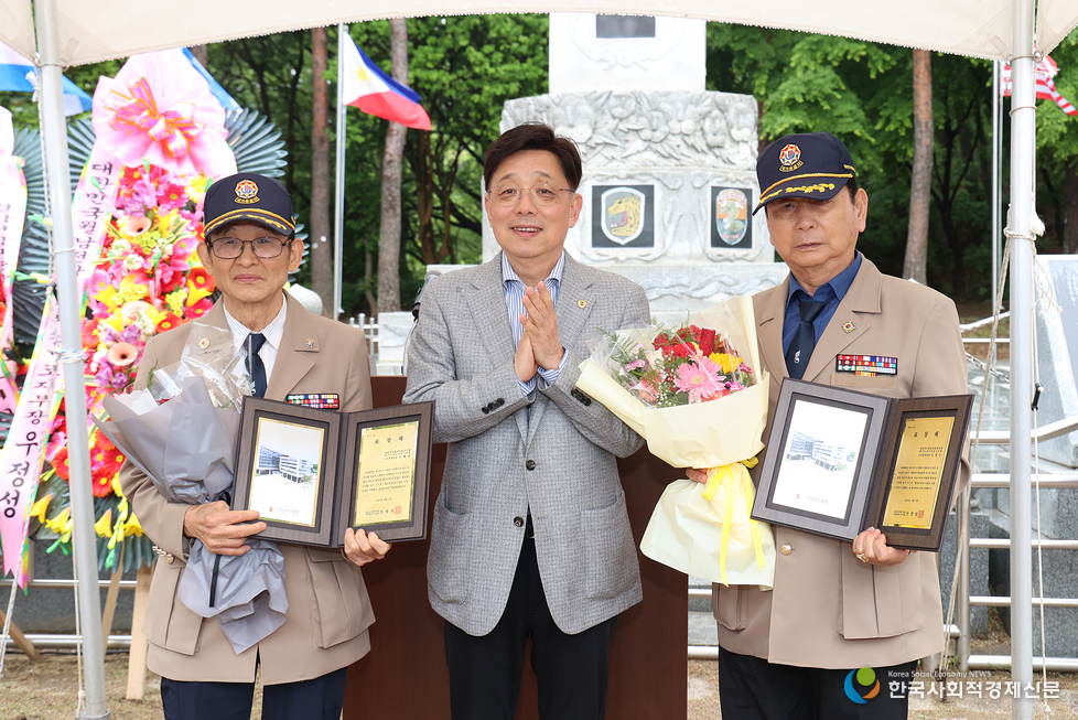 (사진)성남시의회, 월남전참전기념탑 건립 27 주년 행사 참석