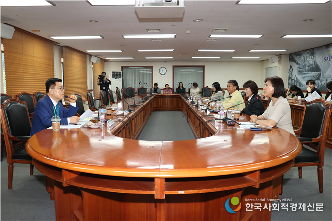 (사진)성남시의회 행정교육위원회 새마을연수원 예산 타당성 점검 
