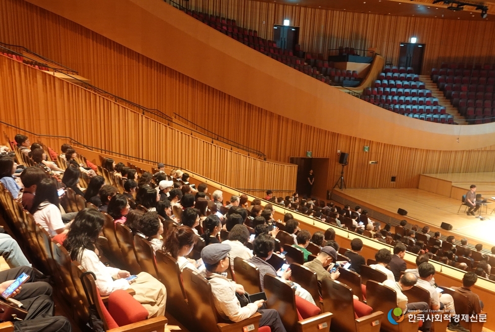 (사진) 송파구, ‘해설이 있는 클래식 음악회’ 로 구민 문화감수성 키운다-<br>