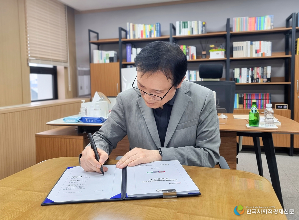 (사진)경기도교육청 임태희 교육감 3년여 만에 단체협약체결 