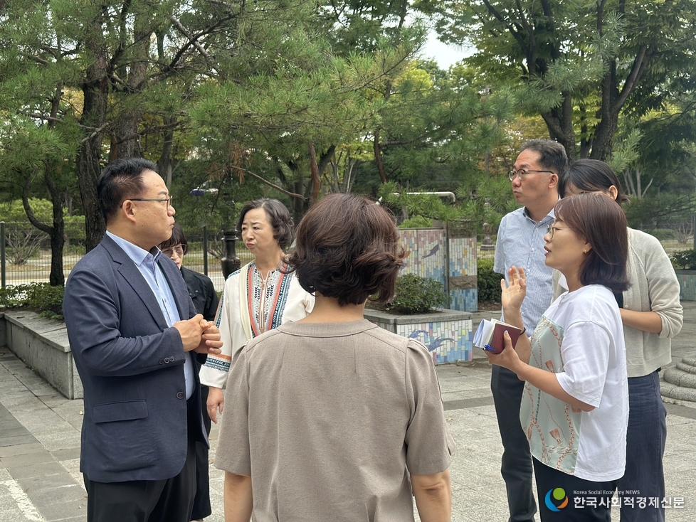 (사진)성남시의회 박기범 의원, 복정동 야외무대 설치<br>
강조