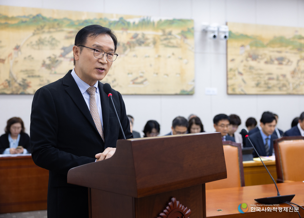 (사진) 국회 교육위원회 국정감사에서 인사말을 하고 있는 임태희 경기도교육감 
