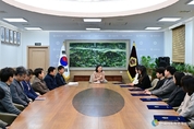 최호정 서울시의회 의장, 행정사무감사 유공 직원 표창 수여