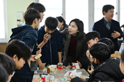 최호정 서울시의회 의장, 급식 중단 학교 긴급 방문…서울형 처우개선 방안 제안