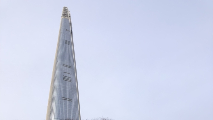 석촌호수, 연말연시 미디어아트로 물들다…‘크리스마스 핫플’ 새 랜드마크 부상