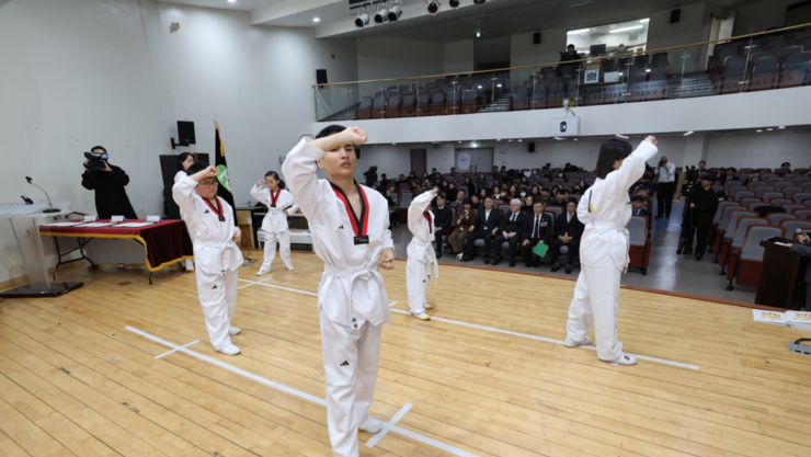 손끝으로 배움의 문을 열다…서울교육, 홍보로 포용을 증명했다