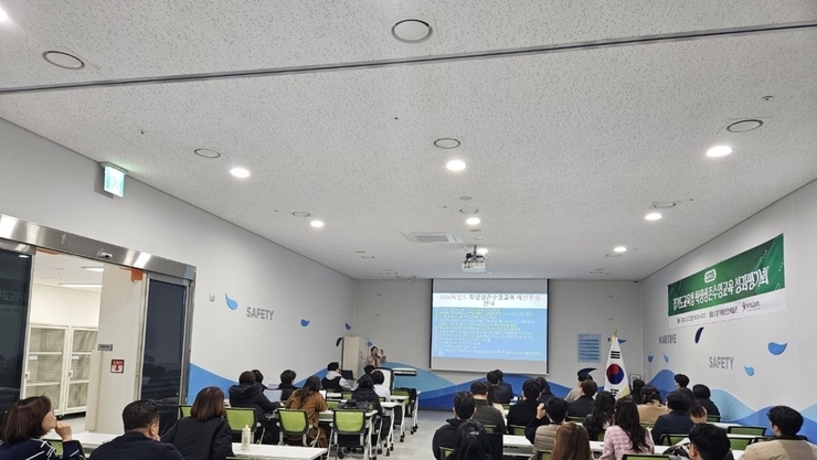 학생 생명을 지키는 경기 생존수영교육, 학교 부담은 줄이고 안전은 높여