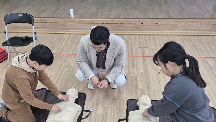 DMZ 접경 학교로 찾아간 생명 교육… 경기도교육청안전교육관, 학생 응급처치·심폐소생술 교육 실시