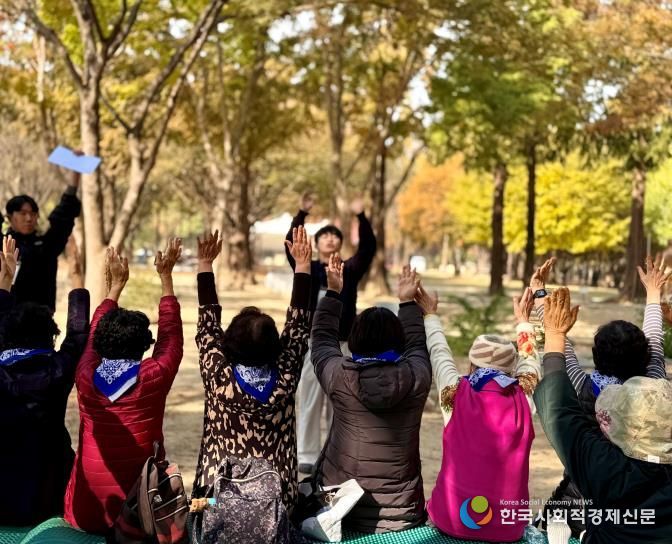 성동케어팜 가을소풍 진행하는 모습