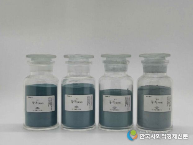 시판되는 동록 안료(가일전통안료 제공)