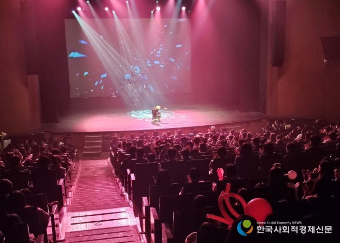 디스이즈 잇 공연 사진