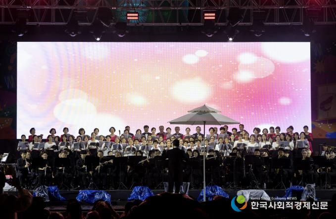 제18회 마포나루 새우젓축제에서 마포구립예술단 합동 공연이 열렸다.