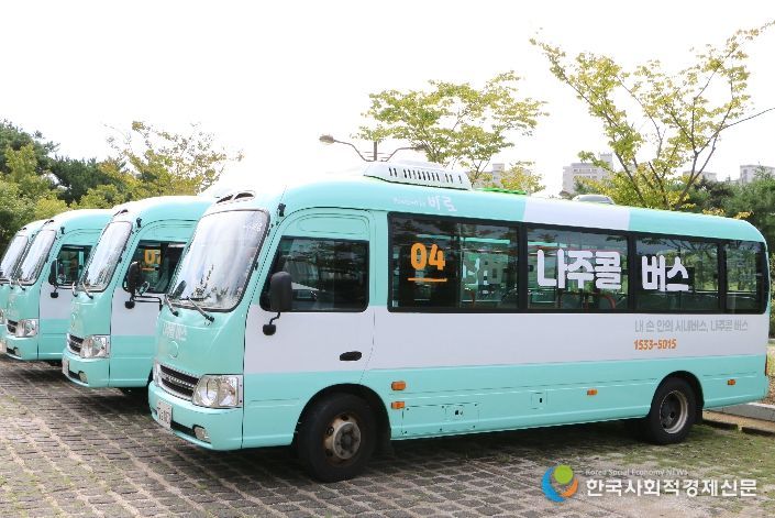 나주시가 운영하고 있는 전남 최초 수요응답형 대중교통 ‘나주콜 버스’(사진 제공-나주시)
