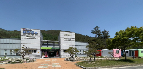 용추아트밸리협동조합은 용추아트밸리미술관을 운영하며 다양한 전시 및 문화할동으로 함양군민과 문화산업발전에 크게 기여하고 있음- 